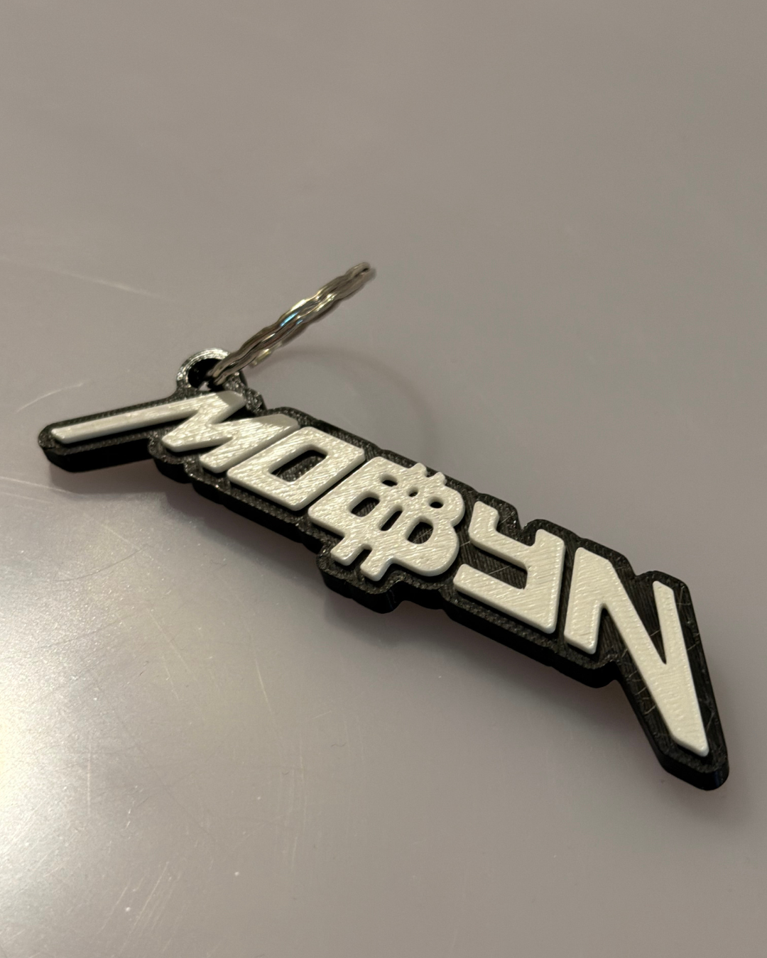Brelok 3D MOBBYN biało-czarny