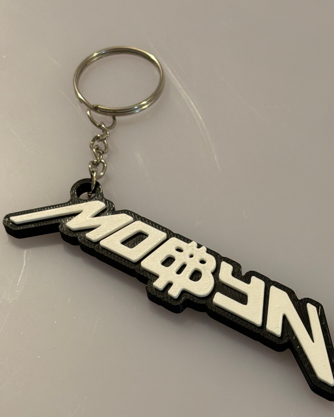 Brelok 3D MOBBYN biało-czarny