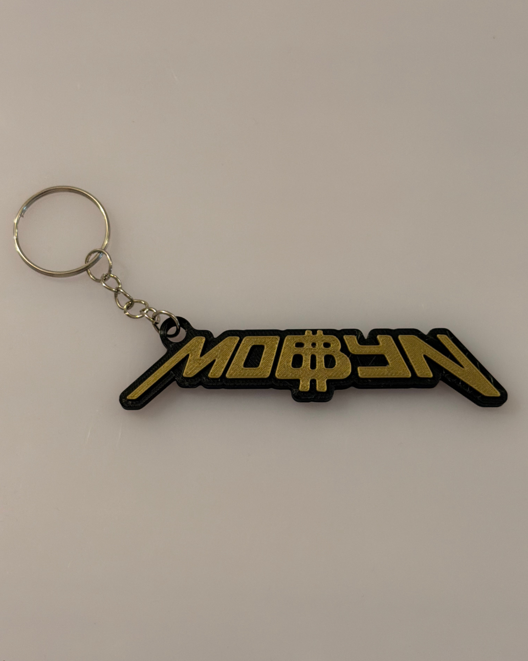 Brelok 3D MOBBYN czarno-złoty